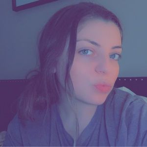 Meet your Posher, Abigail